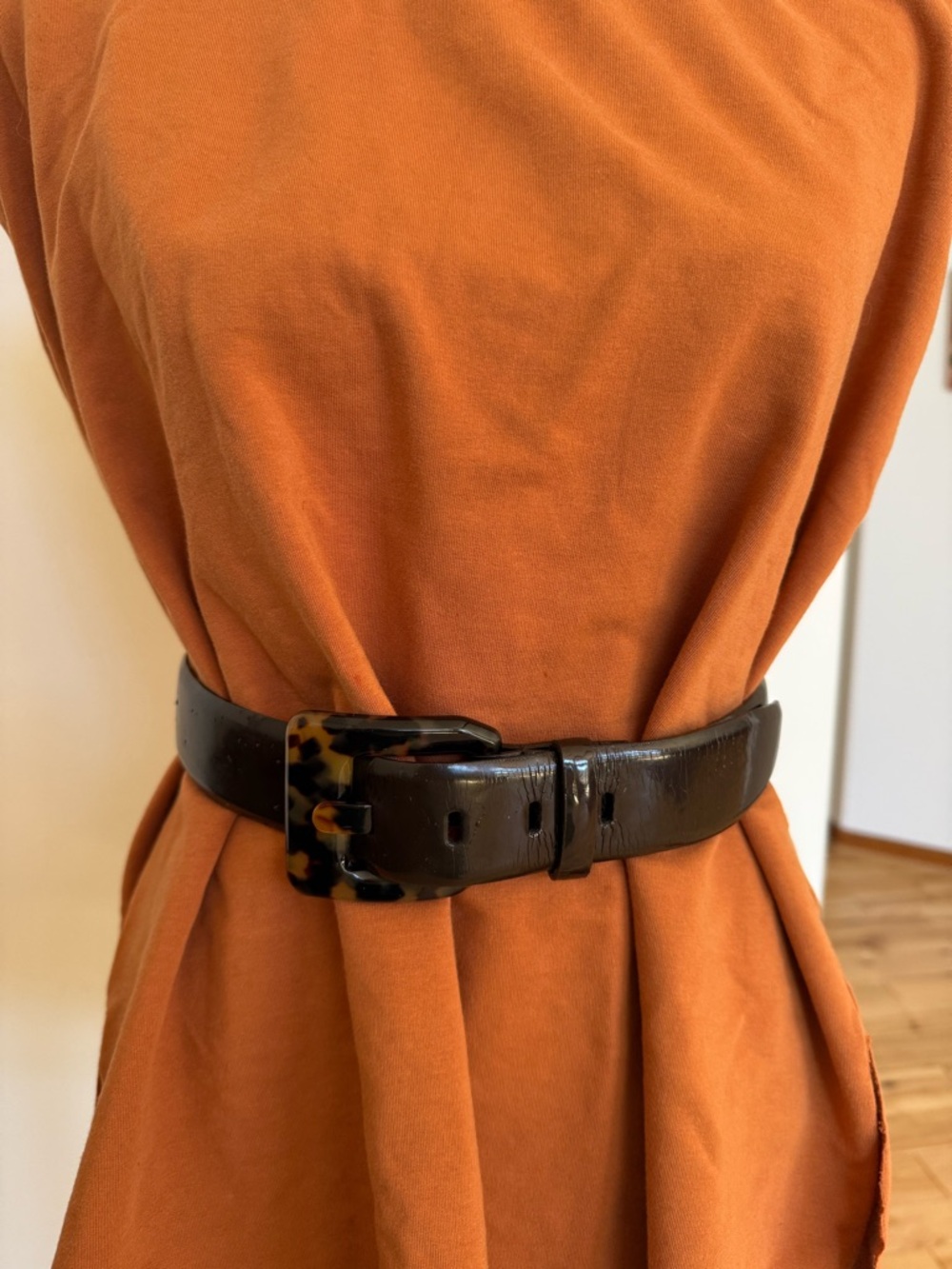 Glossy Black Patent Waist Belt with Gold-Tone Trim - Picture 3 of 6